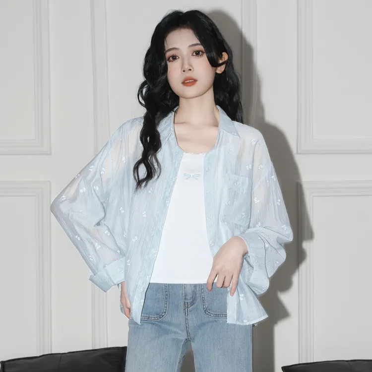 轻薄蓝色长袖衬衫外套女夏2025夏季新款翻领防晒衬衣宽松短款上衣