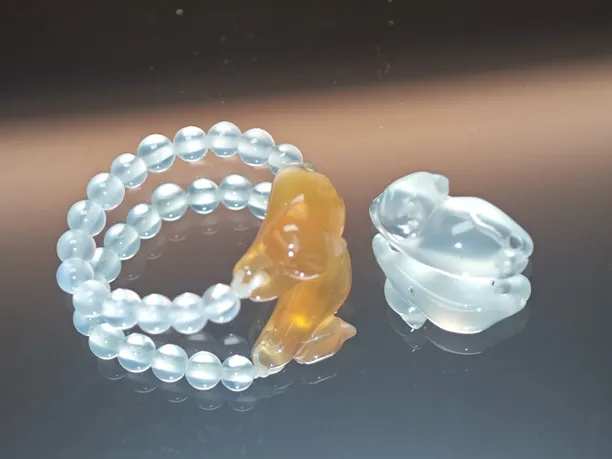 玛瑙戒圈精雕趴趴猫个性独特设计