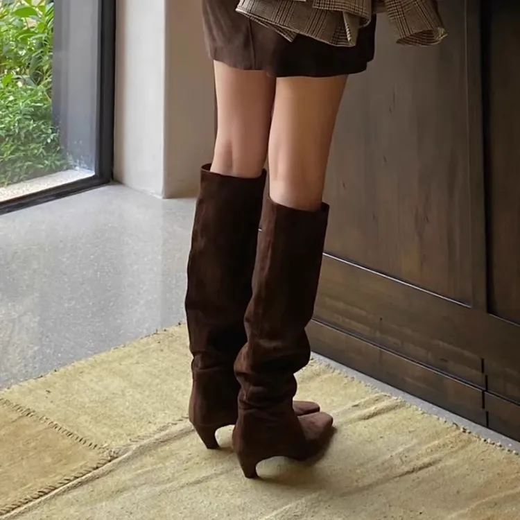 咖色磨砂褶皱高筒堆堆靴女2025秋冬新款方头大筒围长靴粗跟骑士靴