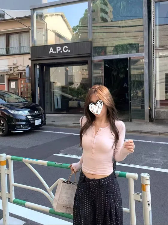 秋季新款纯欲V领粉色纽扣内搭百搭长袖正肩修身显瘦打底纯欲上衣T