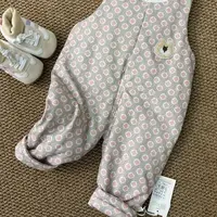 婴童加棉粉色波点背带裤