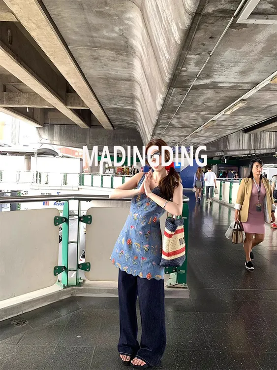 iN向定制面料! 卡普里蓝~V领波浪边花朵刺绣连衣裙女夏无袖背心裙