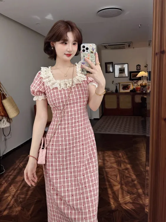 安妮日记-法式复古方领红格爱心碎花花边俏皮连衣裙JF625