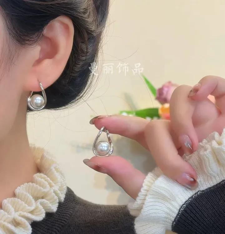 铜合金耳饰 2026极简温柔立体珠珠耳环