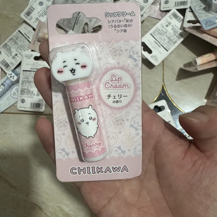 日本正版chiikawa吉伊卡哇润唇膏保湿滋润秋冬适用可爱男女学生款