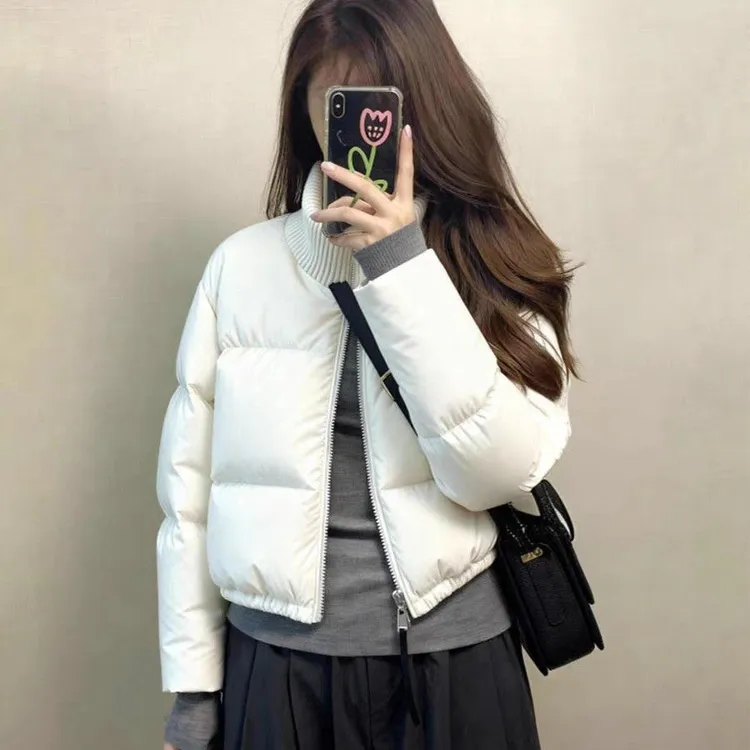 2025冬季新款简约时尚短款拼接毛线立领白鸭绒小个子经典羽绒服潮