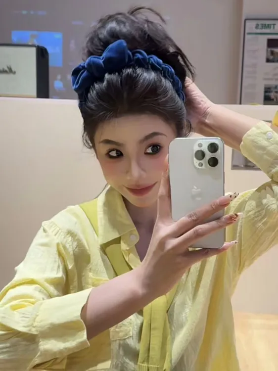 甜美丝绒蝴蝶结倒插齿梳发箍女百搭外出时尚高颅顶发卡头饰早秋款