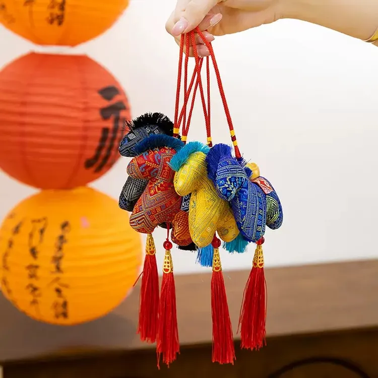 挂件马年吉祥物公仔生肖马毛绒玩具富贵布艺马挂件新年居家摆件