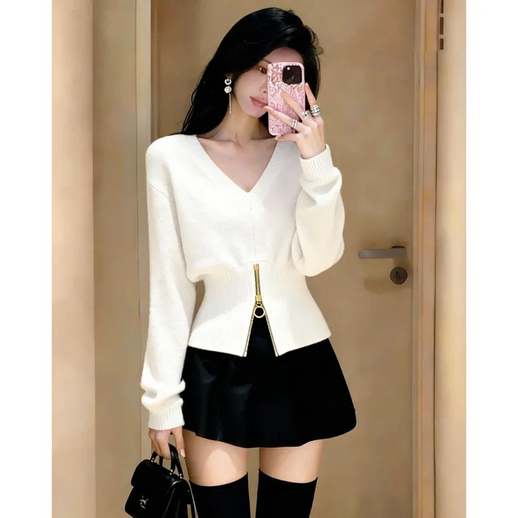 2025冬季新款轻奢气质小众时尚别致洋气显瘦收腰毛衣针织衫女爆款