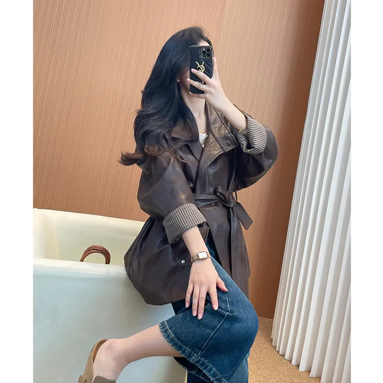 咖啡色皮衣外套女款2025新款今年流行爆款中长款收腰撞色大衣风衣