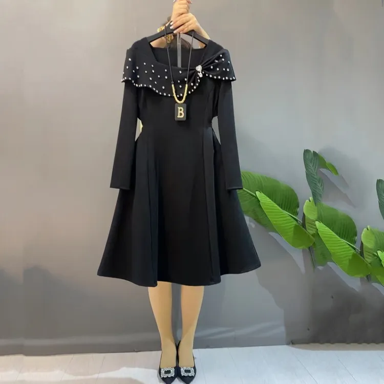 胖妹妹新款秋冬法式钉珠收腰显瘦气质优雅减龄百搭大码连衣裙高级