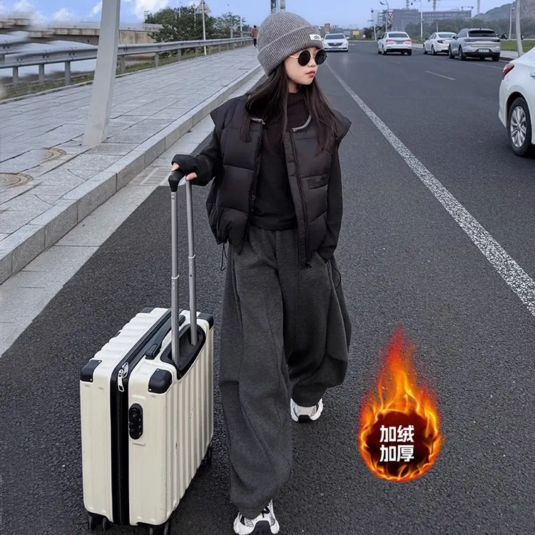 女童坎肩马甲背心外套2025新款秋冬内搭休闲加绒洋气弯刀裤套装潮