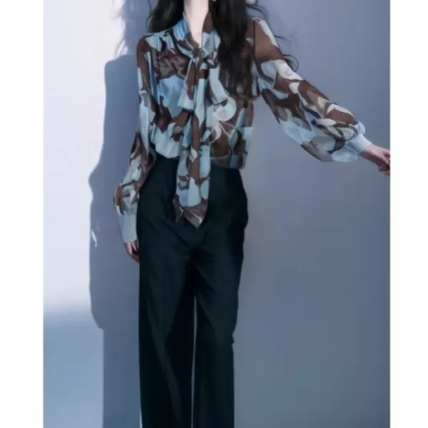 独特超好看蓝色碎花雪纺女衬衫轻奢上衣2025新款小衫休闲裤套装