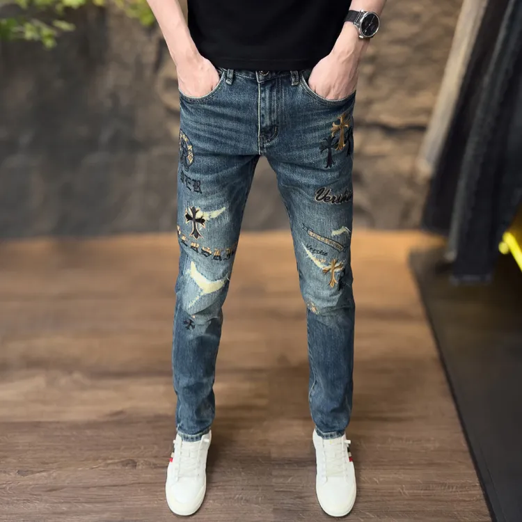 2025年秋冬新款刺绣牛仔裤破洞补丁痞帅潮男裤子修身弹力小脚长裤