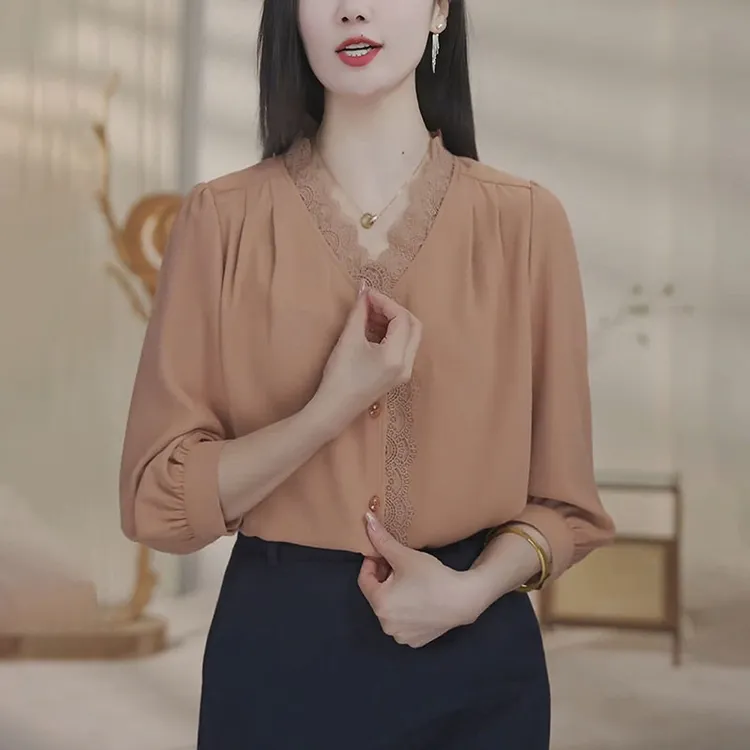 法式设计感v领衬衫女夏季2025新款宽松显瘦时尚洋气蕾丝拼接上衣