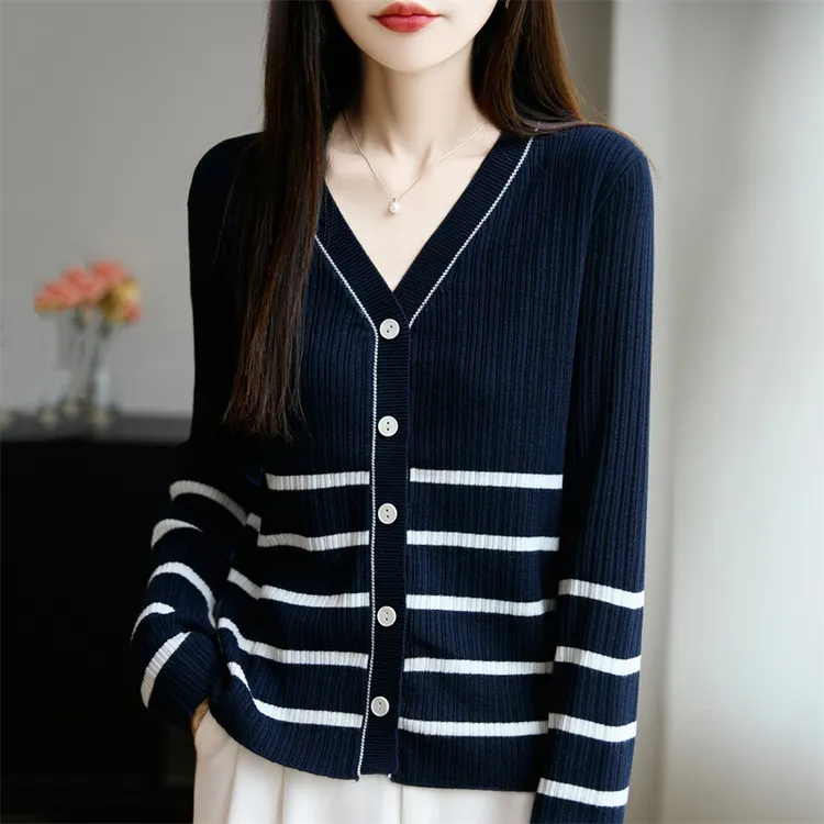 2025年夏季新款精纺羊毛V领针织开衫长袖女拼色条纹宽松百搭上衣