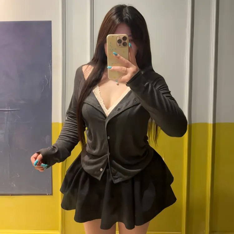 美式辣妹纽扣v领开衫长袖上衣女设计感纯色T恤内衣两件套