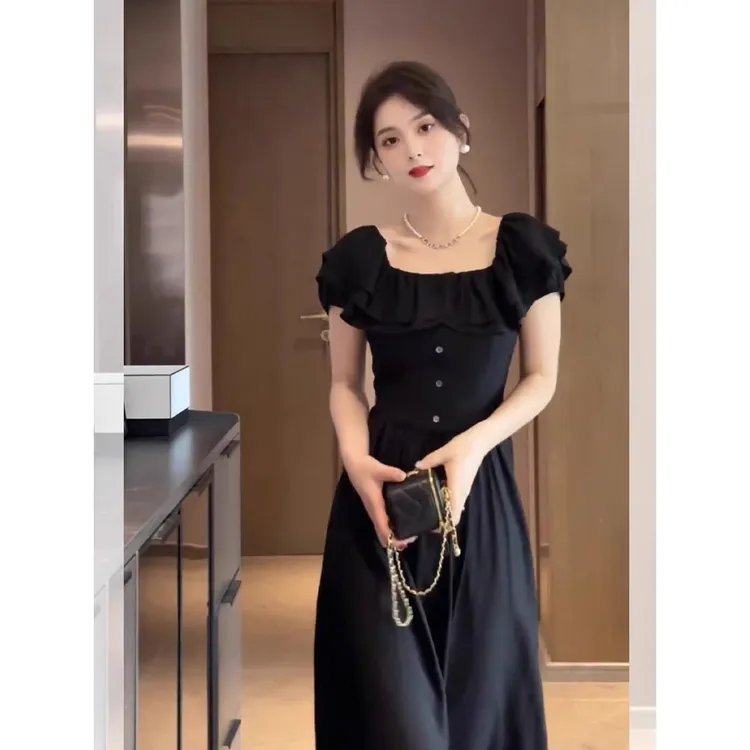 2025夏季新款高级感法式赫本风收腰显瘦气质感黑色短袖连衣裙