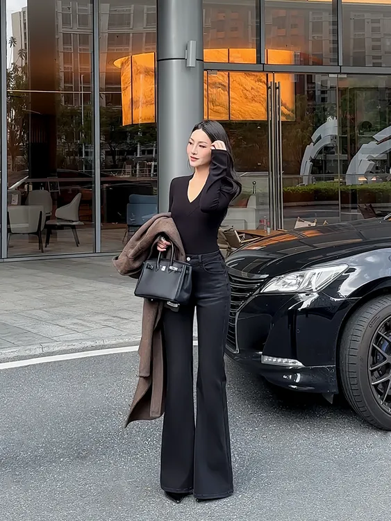 秋冬季高腰黑灰色微喇牛仔裤女2025新款修身显瘦时尚有弹喇叭长裤
