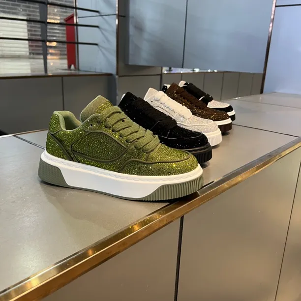 早秋新款高温烫钻低帮舒适时尚透气百搭男款休闲鞋增高鞋偏大一码