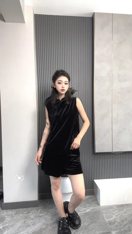高端欧货夏季新款高级感黑系气质盘扣无袖丝绒背心衬衫短裤套装女