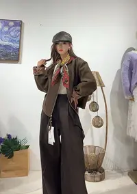 204区909咖色拉链短款外套