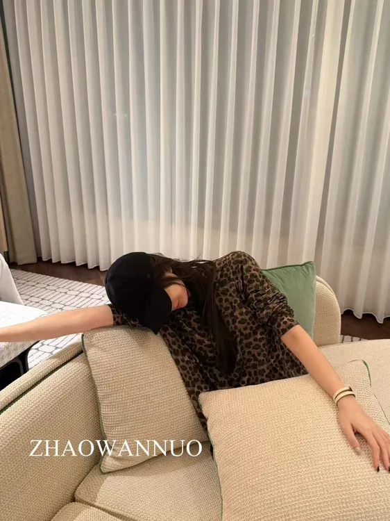 ZHAO WANNUO 丨秋冬时髦满印豹纹圆领套头长袖 WN0015