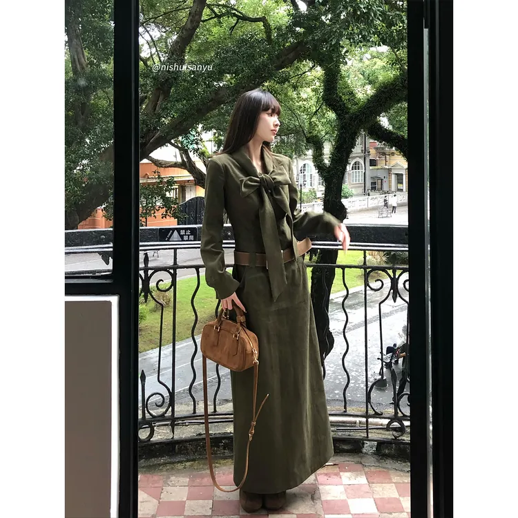 溺水三鱼【留洋千金】复古千金风蝴蝶结灯芯绒连衣裙正肩直筒长裙