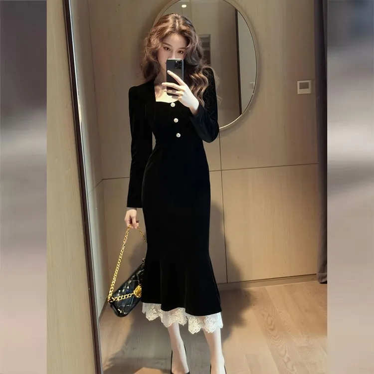 法式赫本风黑色方领丝绒连衣裙女秋冬款可内搭轻奢气质收腰鱼尾裙