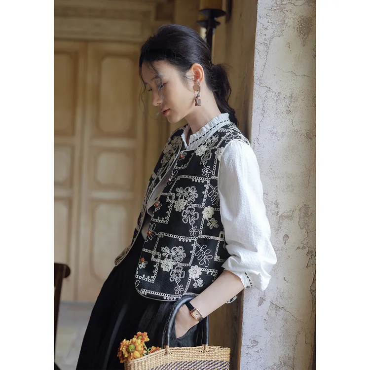 红念黑色刺绣马甲女短款设计感2025年秋季新款女装气质外套上衣