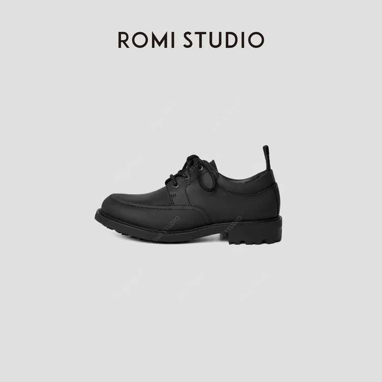 ROMI STUDIO“从容漫步” 英式打蜡牛皮漆面圆头黑皮鞋 RWCAP34970