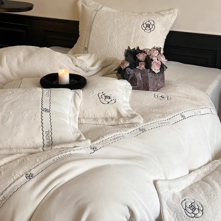 420g丹麦绒四件套全消光刺绣工艺小香风双面绒被套冬季主卧床品