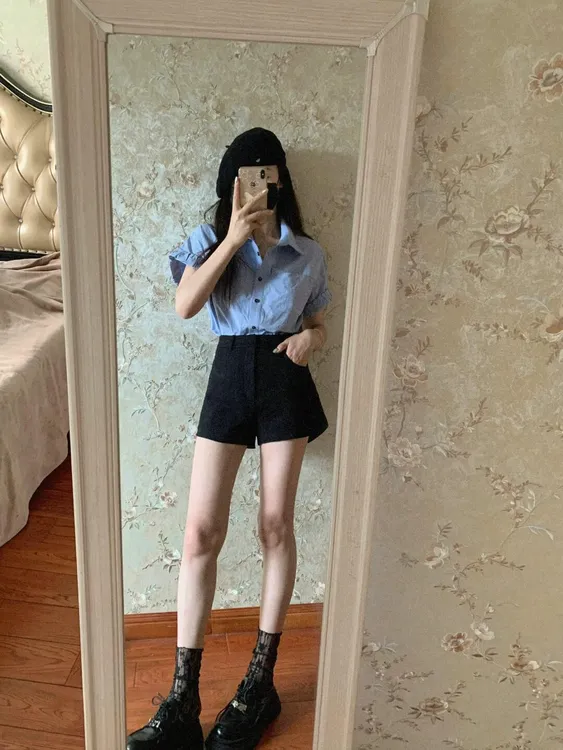 【雾蓝絮语】夏季蓝色短袖衬衫上衣搭配高腰黑色短裤辣妹两件套装