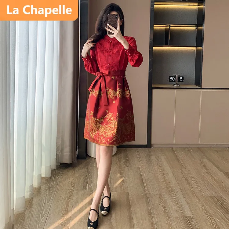拉夏贝尔新中式气质连衣裙2025秋季中国风复古红色长袖结婚礼服裙