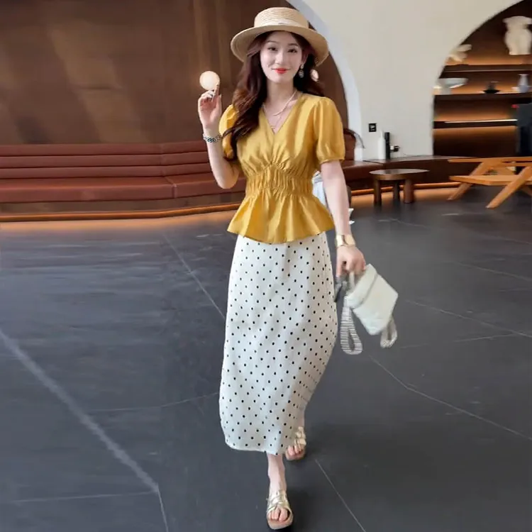 新款时尚V领衬衫波点半身裙两件套2025夏季洋气收腰显瘦连衣裙女
