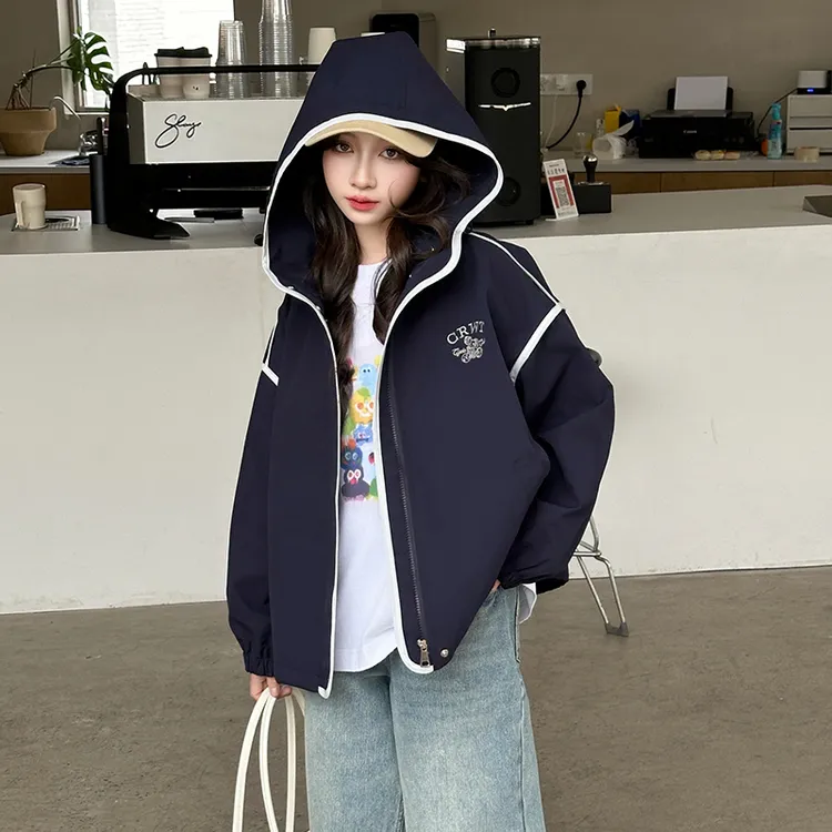 冲锋衣女童2025秋季新款韩版中大童外套洋气百搭潮童少女连帽衣服