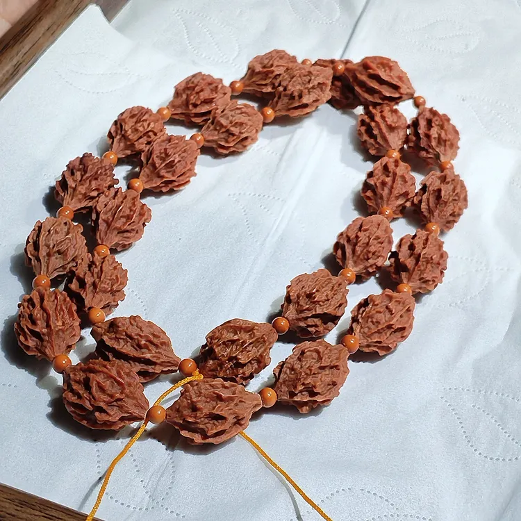 精品野生麒麟眼橄榄核26颗手持脖挂