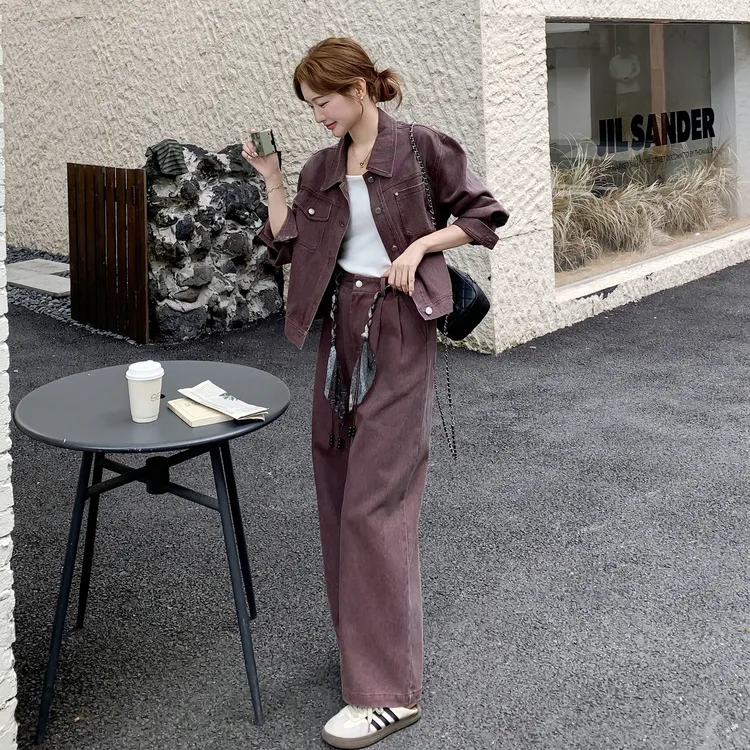 秋日巨好看的两件套2025超火韩系工装牛仔外套丝巾阔腿裤套装女