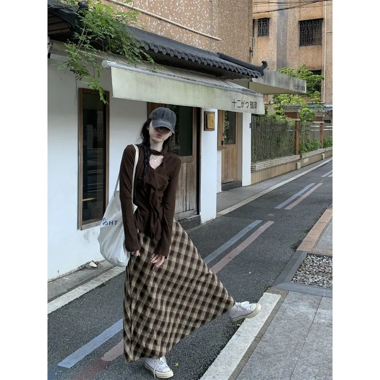 复古设计感荷叶边V领针织上衣女2025早秋新款时尚休闲格子半身裙