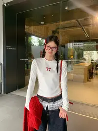 루루가−（宋正恩）德容白色正肩长袖女秋季新款内搭短款打底衫小上衣