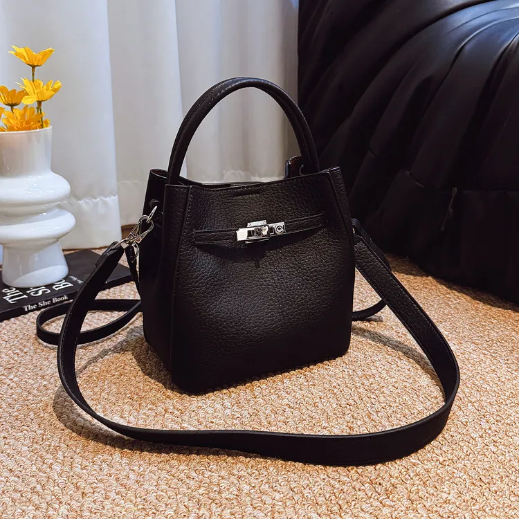 秋季新款荔枝纹手提水桶包百搭单肩包时尚斜挎包小众小包简约女包