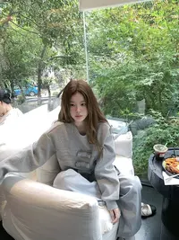 番茄园 立体蝴蝶结圆领卫衣