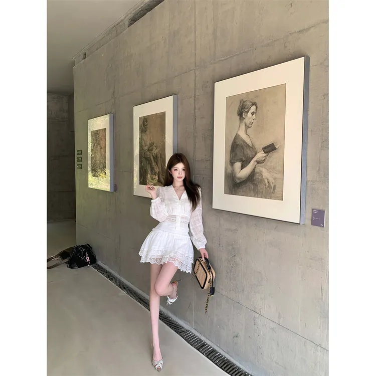 小众名媛风蕾丝花边套装女V领单排扣上衣高腰显瘦蛋糕半裙两件套