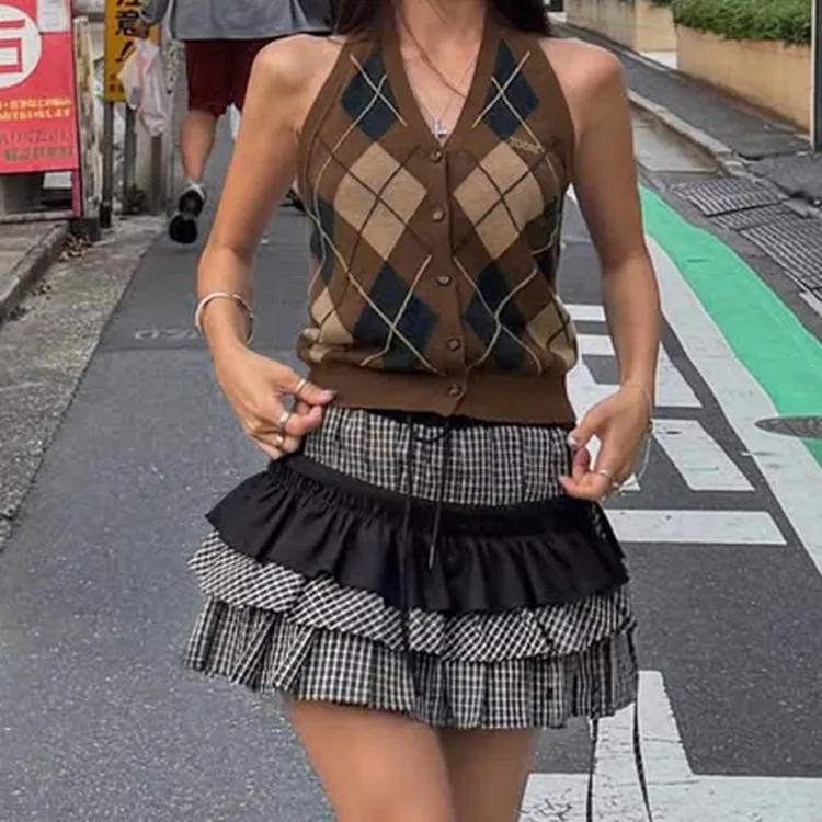 美式复古菱格毛织挂脖露背辣妹背心V领修身纽扣设计无袖毛衣马甲