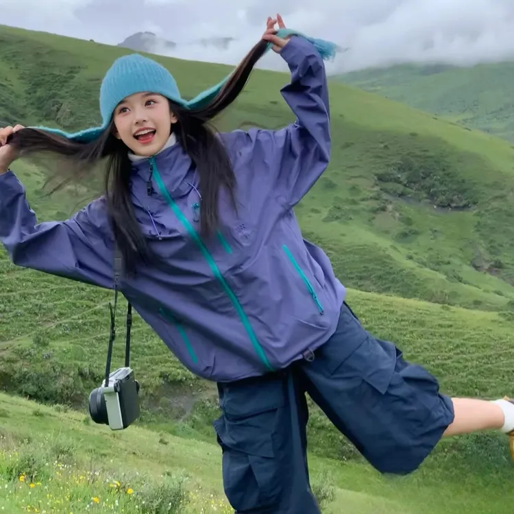 女童冲锋衣春秋款2025新款防风防水风衣儿童秋装初中生登山服外套