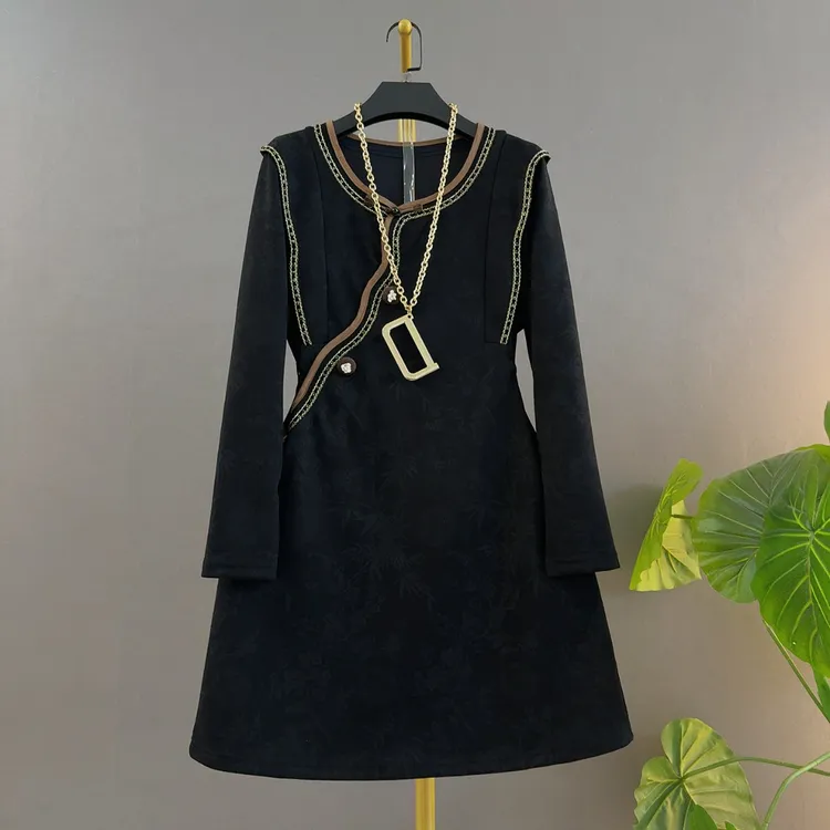 长袖拼接冬季连衣裙黑色时尚旗袍套头新中式中长款胖妹妹遮肉穿搭