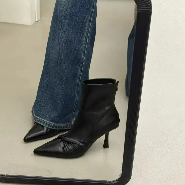 秋冬千金感细跟女鞋复古时尚尖头细跟靴软皮高跟设计感短筒瘦瘦靴