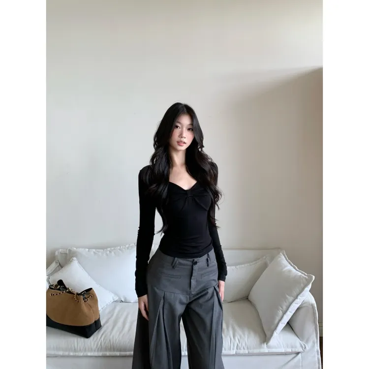 withmin凉皮 伯德小姐 黑色正肩纽结收腰V领长袖T恤上衣女2523912