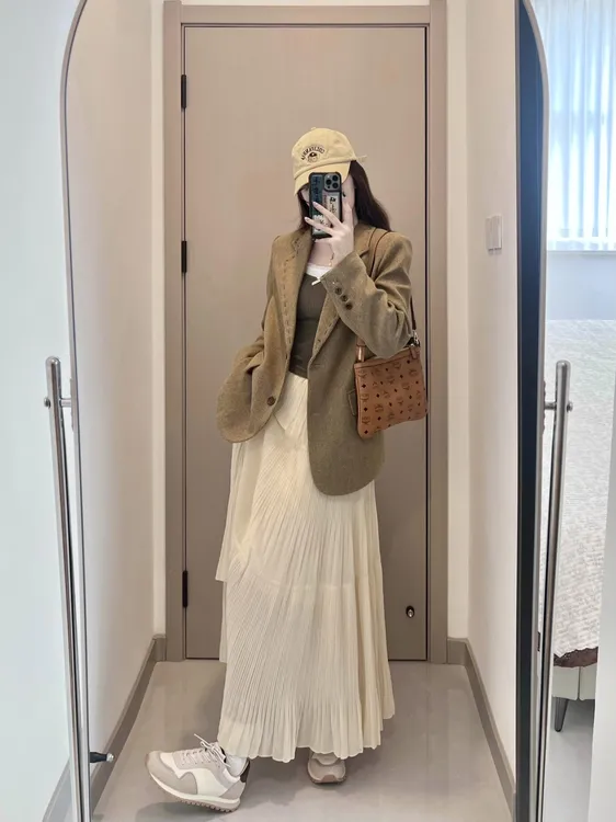 2025秋季新款高级感穿搭咖色西装外套女搭配百褶半身裙显瘦两件套