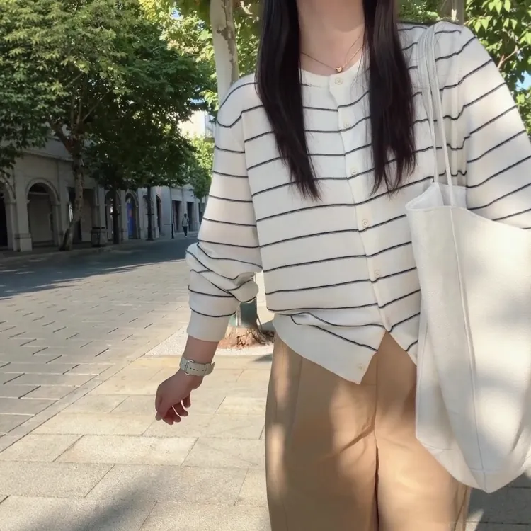韩系简约线条设计感针织开衫女2025秋季新款气质长袖上衣ins女